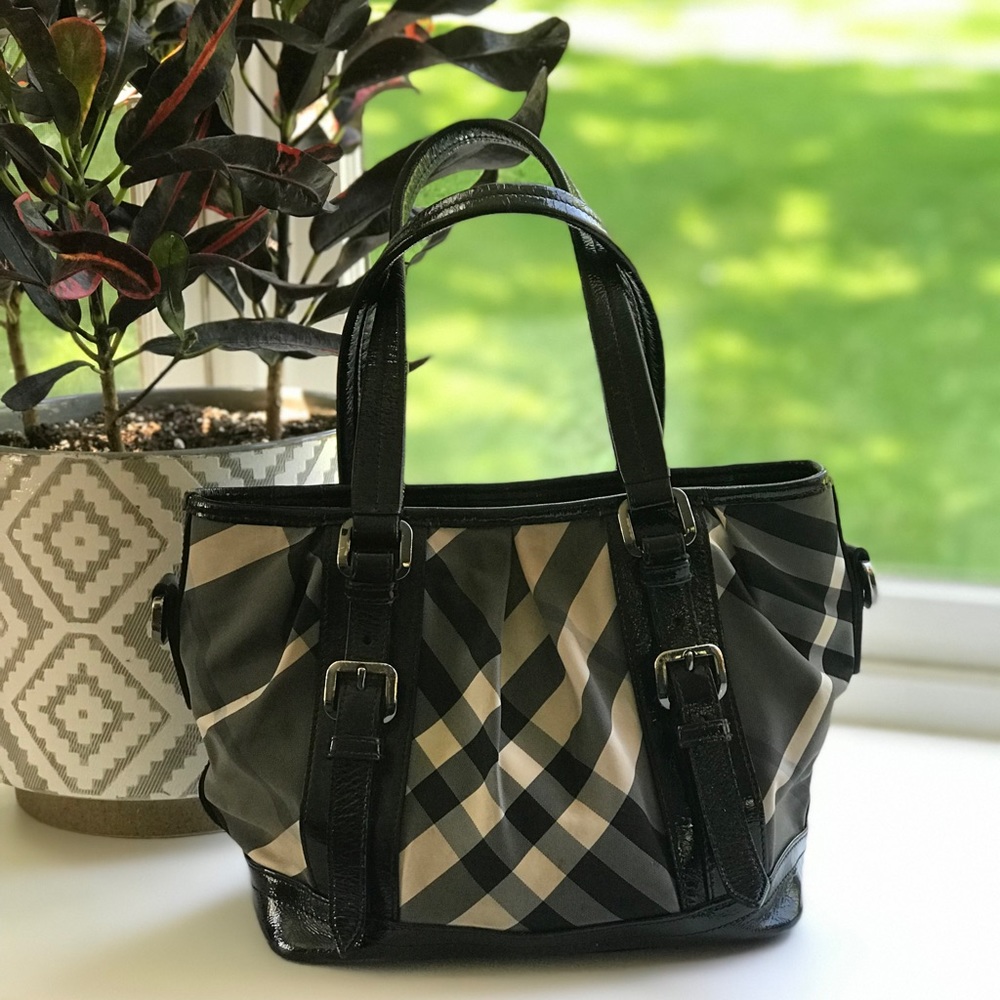 BURBERRY Nova Beat Check Victoria Tote